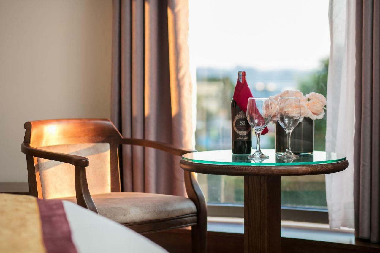 Halios Halong Hotel Ха Лонг Екстериор снимка